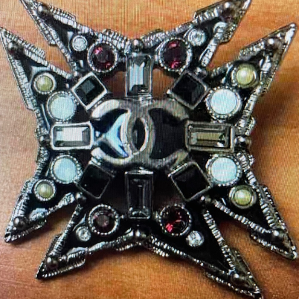 ISO Chanel Brooch-FOUND ONE!